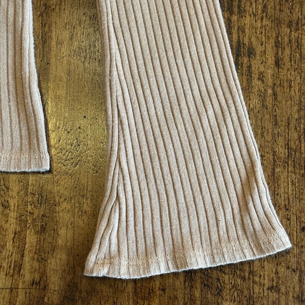 Reformation | Gellar Slim Fit Ribbed Button Front V-Neck Top, Size L - Picture 6 of 9